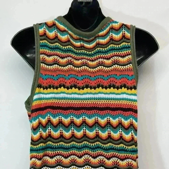 Vintage looking inspired, knitted vest dress with coconut buttons - Picture 6 of 8